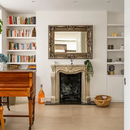 4 Bed 4 Bath House By Livestay Short Lets & Serviced Accommodation London With Parking, Jacuzzi & Garden Exterior foto