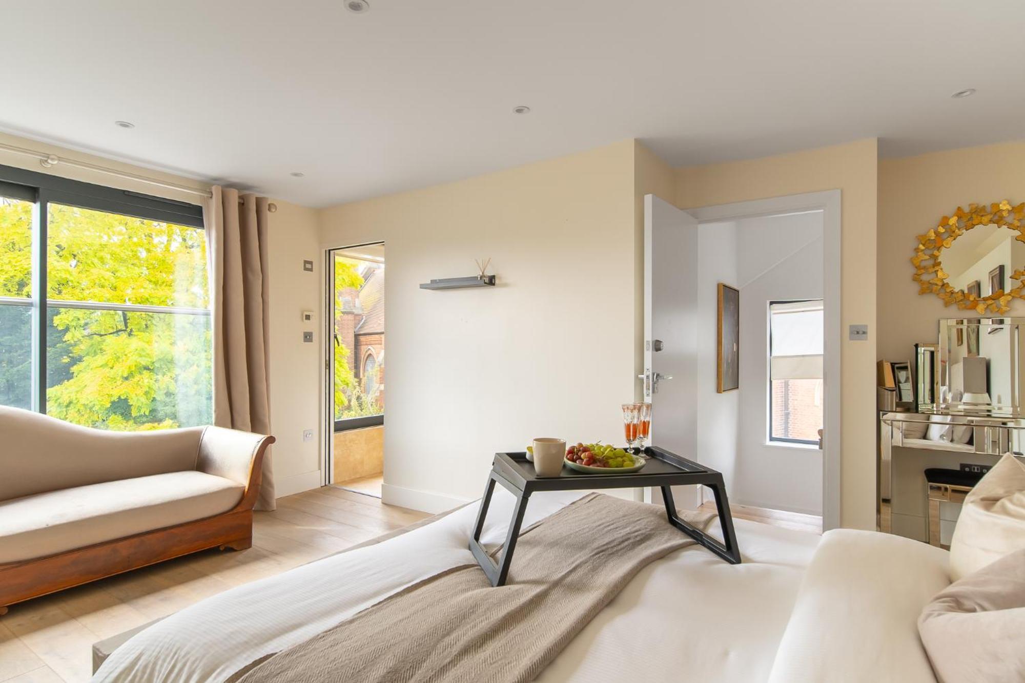 Ferienhaus 4 Bed 4 Bath House By Livestay Short Lets & Serviced With Parking, Jacuzzi & Garden *