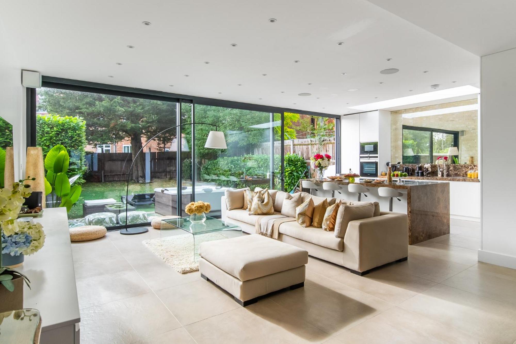 Ferienhaus 4 Bed 4 Bath House By Livestay Short Lets & Serviced With Parking, Jacuzzi & Garden London